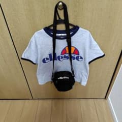 ellesse　ミニショルダーバックとＴシャツのサムネイル