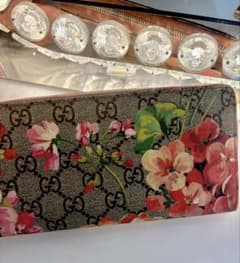 GUCCI GGスプリーム ブルームス ラウンドファスナー 長財布のサムネイル