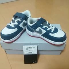 《ゆいちゃん様専用》新品！NIKE FORCE1 (リトルフォース1)のサムネイル