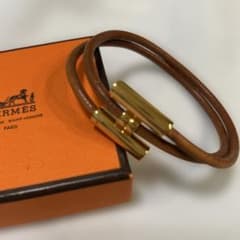 美品❣️ HERMES エルメス グレナン 2連 ゴールド金具ブレスレットブラウン HERMES レザーブレスレット 2連 ブラウン ゴールド金具 - メルカリ
