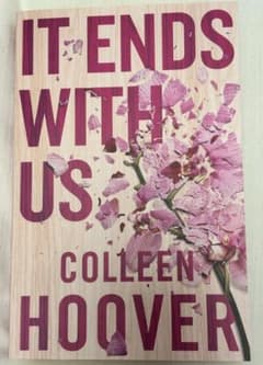 It Ends With Us 洋書 ペーパーバックのサムネイル