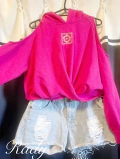 Rady 肩あき パーカー × ショートデニムパンツのサムネイル