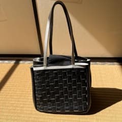 銀座かねまつハンドバッグ ブラック ホワイト 編み込みデザイン