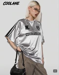 SHEIN ユニフォーム 半袖Tシャツ シルバーのサムネイル