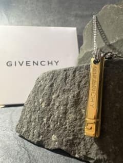 Givenchyゴールドネックレスのサムネイル