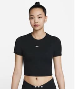 極美品⭐︎NIKE スリムフィットクロップドTのサムネイル