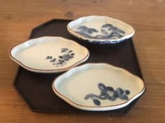 浜野まゆみ  小皿 Amazon | 浜野まゆみ 染付 みみずく 松 小皿 陶芸 作家物 古