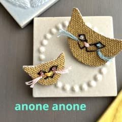 ⑫72 ミナペルホネン ブローチアクセサリー ハンドメイド 猫 親子