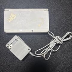 Newニンテンドー3DS ディズニー マジックキャッスル限定 本体 充電器付きのサムネイル