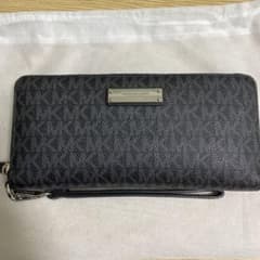 《値下げ中！》MICHAEL KORS 長財布 ブラックのサムネイル