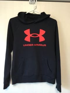 UNDER ARMOUR 黒 フード付きパーカーのサムネイル