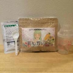 美女と野ジュースのサムネイル