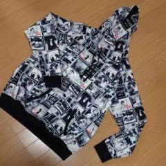 パーカー 黒 白のサムネイル