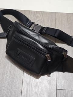 COACH コーチ F75776 レザー ボディバッグ 黒 ロゴ型押し COACH コーチ レザー ボディバッグ ウエストポーチ ブラック - メルカリ