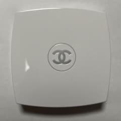 CHANEL シャネル ル ブラン コンパクト ラディアンス 30 ベージュのサムネイル