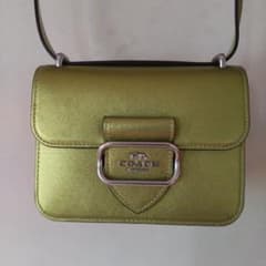 【新品】COACH グリーンラメ ミニショルダーバッグのサムネイル