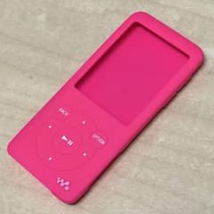 外観美品　SONY WALKMAN用　シリコンケース　ピンク　ラバーケース