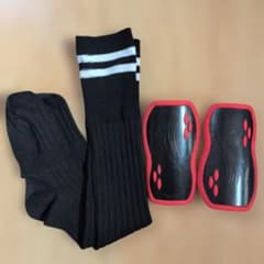 ・Molten シンガード 黒/赤 ・サッカーソックス 黒 全 2点セットのサムネイル