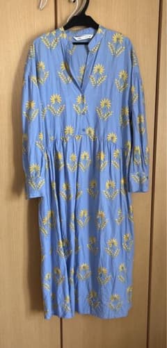 ZARA 総柄　刺繍ワンピース　ブルーのサムネイル