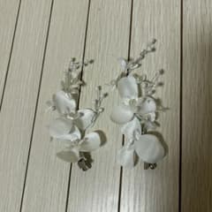 ホワイト花モチーフピアスのサムネイル