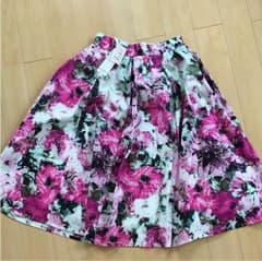 しまむら 花柄 水彩画 スカート インスタのサムネイル