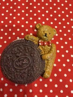 値下げ☆新品☆WEEKENDS ウィークエンズ チョコクッキーくまブローチ