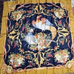 Salvatore Ferragamo 100％シルクスカーフのサムネイル
