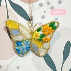 き*ね様 刺繍 蝶 ブローチ キーホルダーのサムネイル