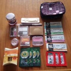 化粧品などいろいろのサムネイル