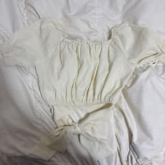 ホワイト オフショルダー リボン トップスのサムネイル