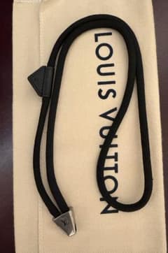 y*0様 LOUIS VUITTON キーリング ネックストラップ ブラック LOUIS VUITTON キーリング ネックストラップ ブラック - メルカリ