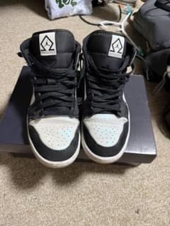 NIKE AIR JORDAN 1 MID スニーカーのサムネイル