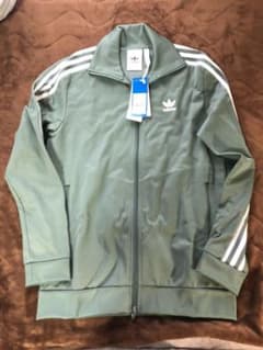 adidas アディダス  ジャージ　セットアップ　カーキ  トレースグリーンのサムネイル