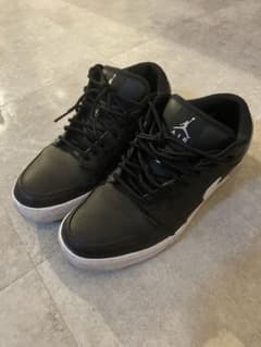 早い者勝ちNIKE JORDAN V.2 LOW LTR BLACK/WHITEのサムネイル