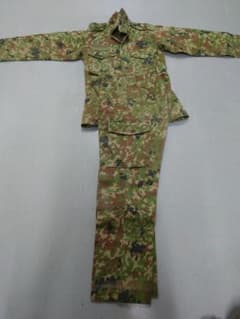 迷彩 戦闘服 上着とズボンのセットのサムネイル