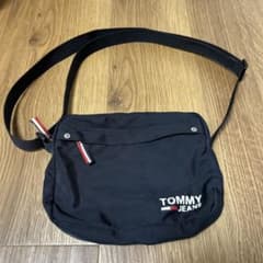 【大幅値下げ！】TOMMY JEANS ブラック ショルダーバッグ　トミーのサムネイル