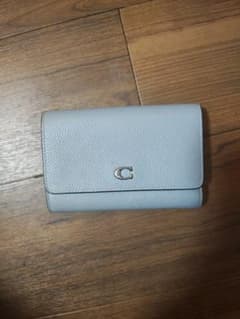 難ありCOACHライトブルー 二つ折り財布 レザーのサムネイル