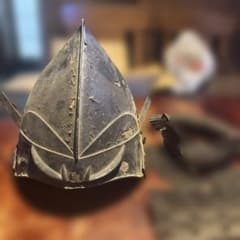 ぬ*ん様 時代物 鉄製兜 甲冑 武具 錣付き 古美術 骨董 現状品　江戸期 ぬ*ん様 時代物 鉄製兜 甲冑 武具 錣付き 古美術 骨董 現状品 江戸期