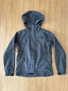 THE NORTH FACE フード付きグレー マウンテンパーカーのサムネイル