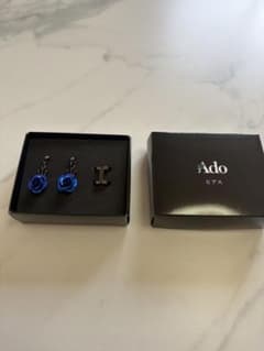 【最終値下げ】青いバラドロップピアス Ado 最終値下げ】青いバラドロップピアス Ado - メルカリ