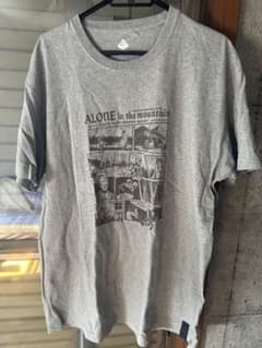 ALONE in the mountain グレー Tシャツのサムネイル