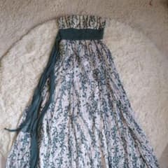 BCBG MAXAZRIA ビーシービージーマックスアズリア ロングワンピースのサムネイル