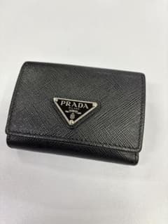 PRADA 三つ折り財布 ブラック サフィアーノレザーのサムネイル