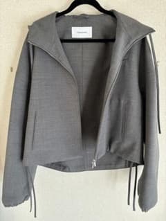 FERRAGAMO グレー フード付きジャケット 脱出おひとり島キムジニョン 