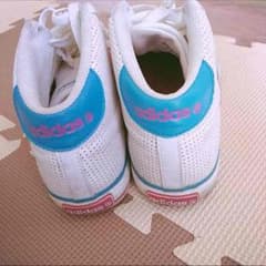 adidasハイカットのサムネイル