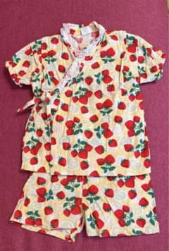 いちご柄の甚平 95cm★お値下げのサムネイル
