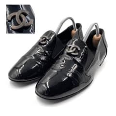 シャネル　オペラシューズ　ローファー　ココマーク　パール　エナメル CHANEL》シャネル ココマーク オペラシューズ スリッポン エナメル 黒