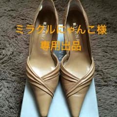 専用出品につき他者購入不可です。 ベージュパンプス 24.5cmのサムネイル