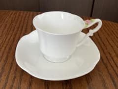 ビンテージ　マルリMaruri ボーンチャイナバラを咥えた美しい白鳥オブジェ マルリ maruri ボーンチャイナ薔薇 カップ & ソーサー1客とソーサー