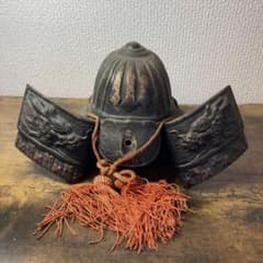 E-4 【重厚感】アンティーク 兜 置き物 龍彫刻 鋳鉄製（真鍮風）五月